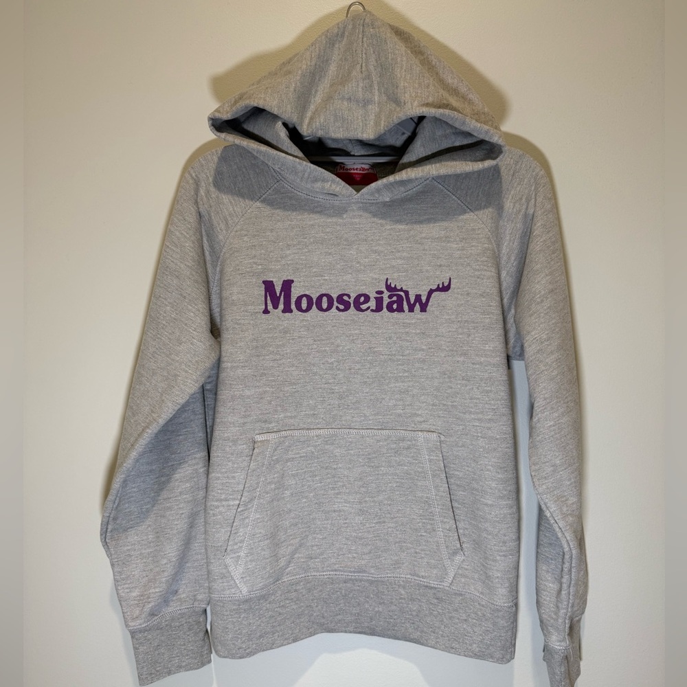 Moosejaw Gray Women’s Mountaineering Sweatshirt with Purple Text Size Small